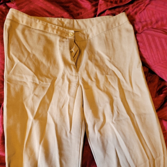 McCarthy brand beige plants - Picture 1 of 3